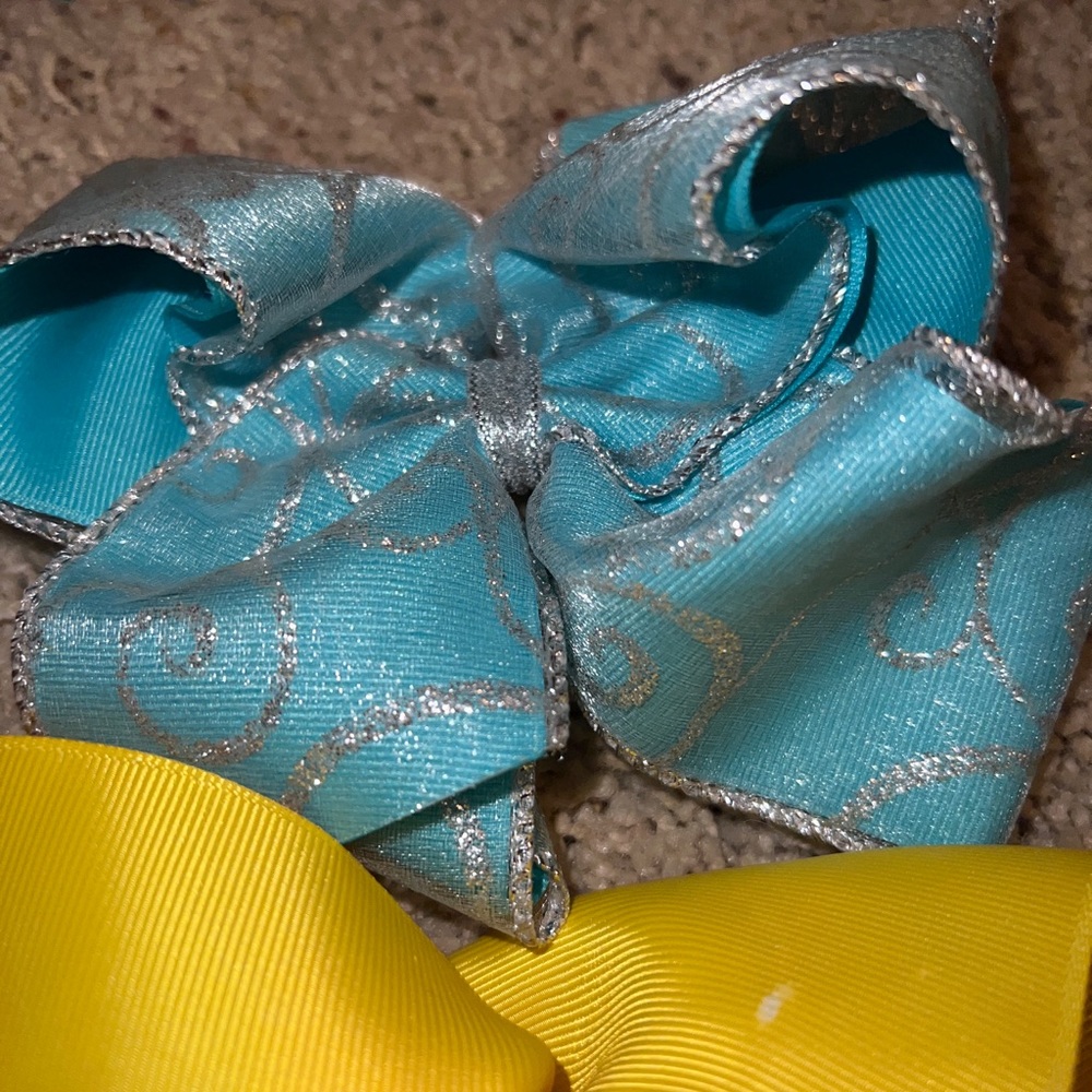 Bows! - Picture 2 of 2